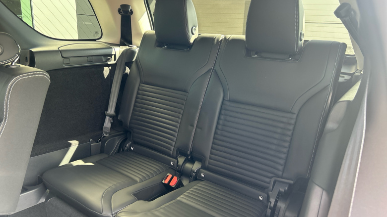 Land Rover Discovery 3.0 D300 S 5dr Auto Diesel Station Wagon